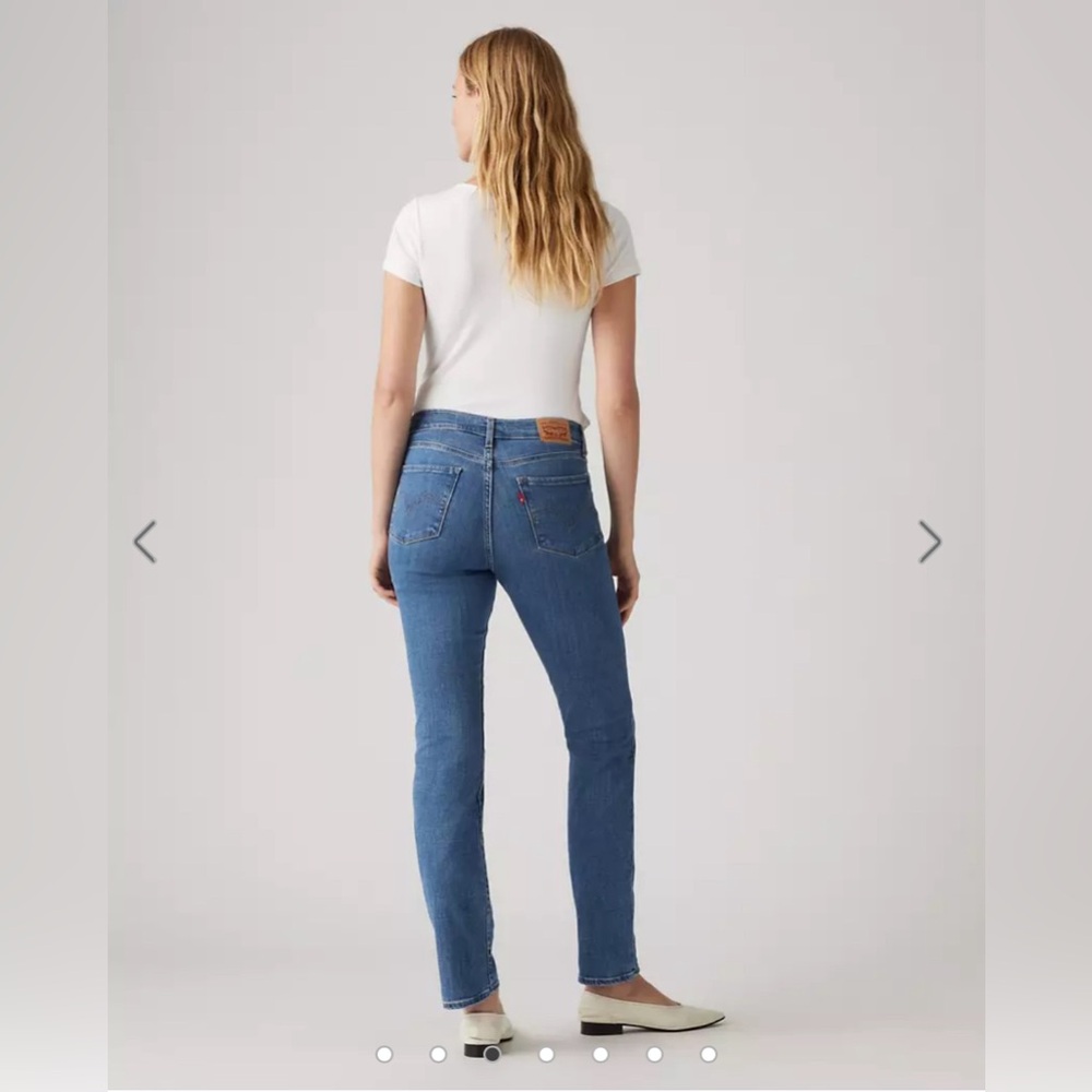 Levi’s Classic Straight Fit Jeans - Picture 2 of 7